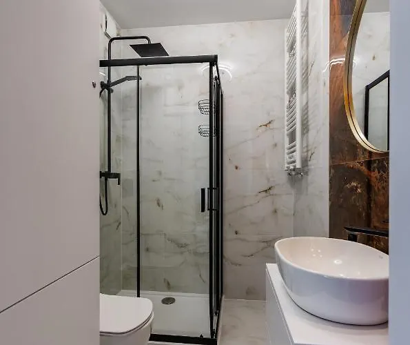 Angielska Grobla 139 *