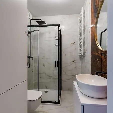 Angielska Grobla 139 *